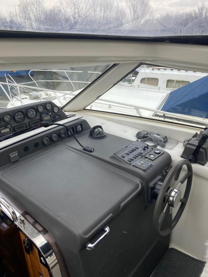 Hotel Luxury Boat à Chertsey Extérieur photo