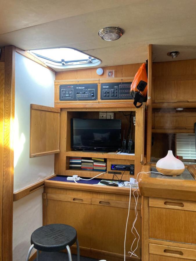 Hotel Luxury Boat à Chertsey Extérieur photo